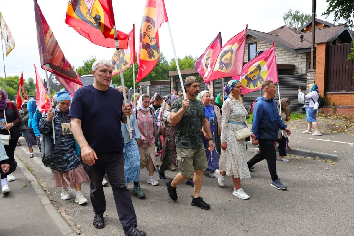 Из Мытищ к святыне. У памятника Николаю II начался ежегодный крестный ход «От Государя к Преподобному», приуроченный к обретению мощей Сергия Радонежского Из Мытищ к святыне. У памятника Николаю II начался ежегодный крестный ход «От Государя к Преподобному», приуроченный к обретению мощей Сергия Радонежского