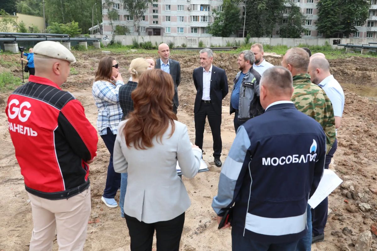 Сегодня вместе с победителем предварительного голосования «Единой России» Николаем Томашовым провели встречу с жителями на месте строительства пристройки к школе № 7 на Лихачевском шоссе, 27 Сегодня вместе с победителем предварительного голосования «Единой России» Николаем Томашовым провели встречу с жителями на месте строительства пристройки к школе № 7 на Лихачевском шоссе, 27
