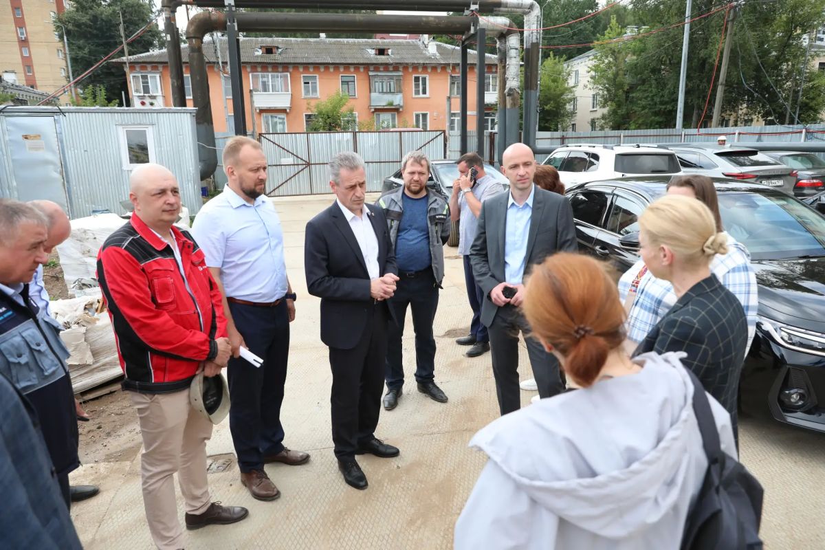 Сегодня вместе с победителем предварительного голосования «Единой России» Николаем Томашовым провели встречу с жителями на месте строительства пристройки к школе № 7 на Лихачевском шоссе, 27 Сегодня вместе с победителем предварительного голосования «Единой России» Николаем Томашовым провели встречу с жителями на месте строительства пристройки к школе № 7 на Лихачевском шоссе, 27