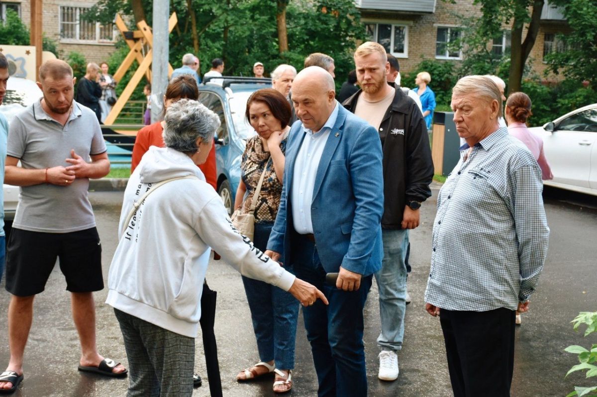 Председатель Совета депутатов округа Артем Садула совместно с коллегами-депутатами Николаем Михайлиным, Василием Коржевым, Анной Дунаевой, уполномоченным главы Ниной Ушаковой и представителем управляющей компании провел... Председатель Совета депутатов округа Артем Садула совместно с коллегами-депутатами Николаем Михайлиным, Василием Коржевым, Анной Дунаевой, уполномоченным главы Ниной Ушаковой и представителем управляющей компании провел...
