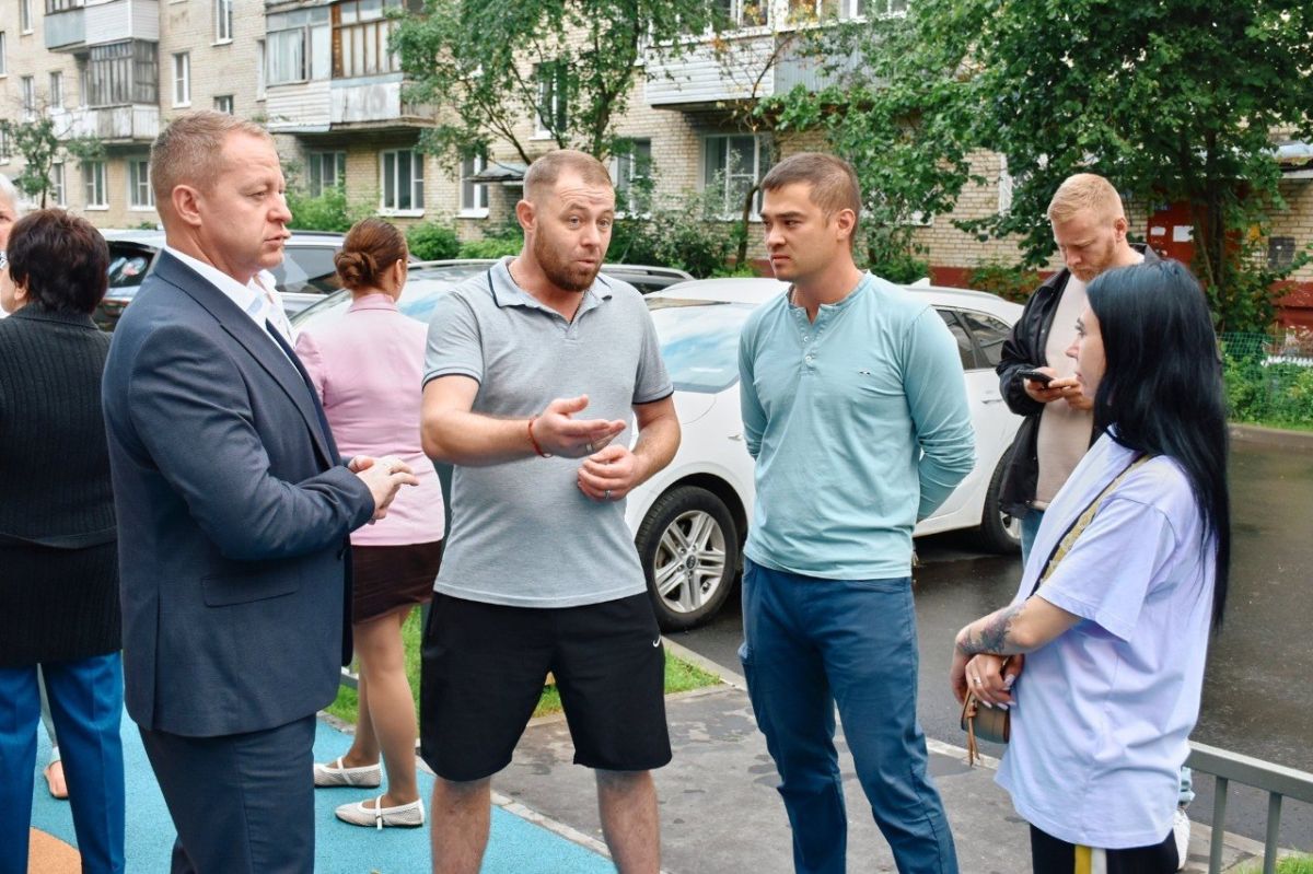 Председатель Совета депутатов округа Артем Садула совместно с коллегами-депутатами Николаем Михайлиным, Василием Коржевым, Анной Дунаевой, уполномоченным главы Ниной Ушаковой и представителем управляющей компании провел... Председатель Совета депутатов округа Артем Садула совместно с коллегами-депутатами Николаем Михайлиным, Василием Коржевым, Анной Дунаевой, уполномоченным главы Ниной Ушаковой и представителем управляющей компании провел...