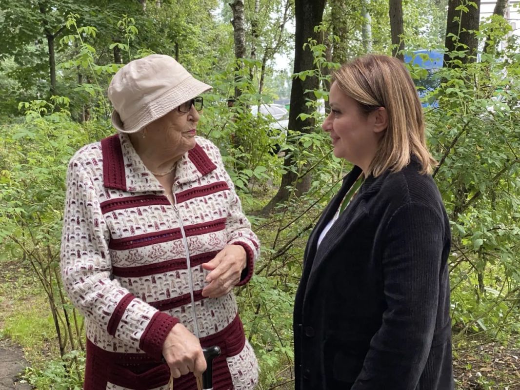 Уполномоченный главы округа Нина Ушакова навестила Марию Семеняка — труженицу тыла, которой на днях исполнилось 96 лет Уполномоченный главы округа Нина Ушакова навестила Марию Семеняка — труженицу тыла, которой на днях исполнилось 96 лет