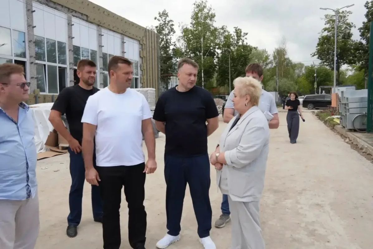 В городском округе Серпухов продолжается подготовка школ к началу учебного года. В городском округе Серпухов продолжается подготовка школ к началу учебного года.
