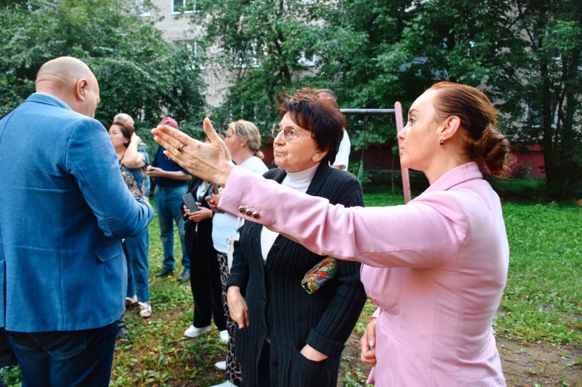 Председатель Совета депутатов округа Артем Садула совместно с коллегами-депутатами Николаем Михайлиным, Василием Коржевым, Анной Дунаевой, уполномоченным главы Ниной Ушаковой и представителем управляющей компании провел... Председатель Совета депутатов округа Артем Садула совместно с коллегами-депутатами Николаем Михайлиным, Василием Коржевым, Анной Дунаевой, уполномоченным главы Ниной Ушаковой и представителем управляющей компании провел...