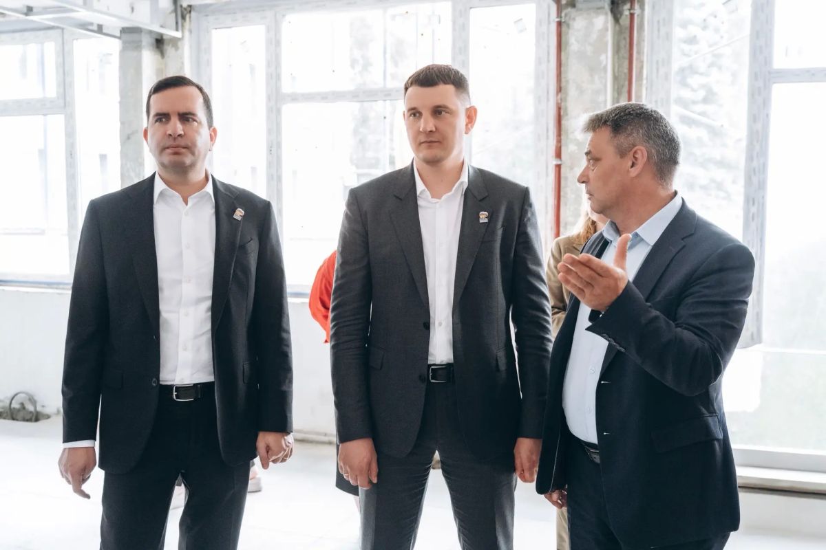 Проверили ход капремонта школы в Большом Буньково Проверили ход капремонта школы в Большом Буньково