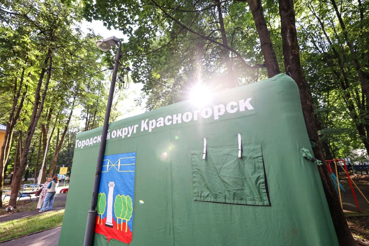 Дмитрий Волков: Как и договаривались ранее, снова приехал в Архангельское, чтобы встретиться с жителями, и еще раз проконтролировать выполнение работ по восстановлению пострадавшего от пожара дома №20. Дмитрий Волков: Как и договаривались ранее, снова приехал в Архангельское, чтобы встретиться с жителями, и еще раз проконтролировать выполнение работ по восстановлению пострадавшего от пожара дома №20.
