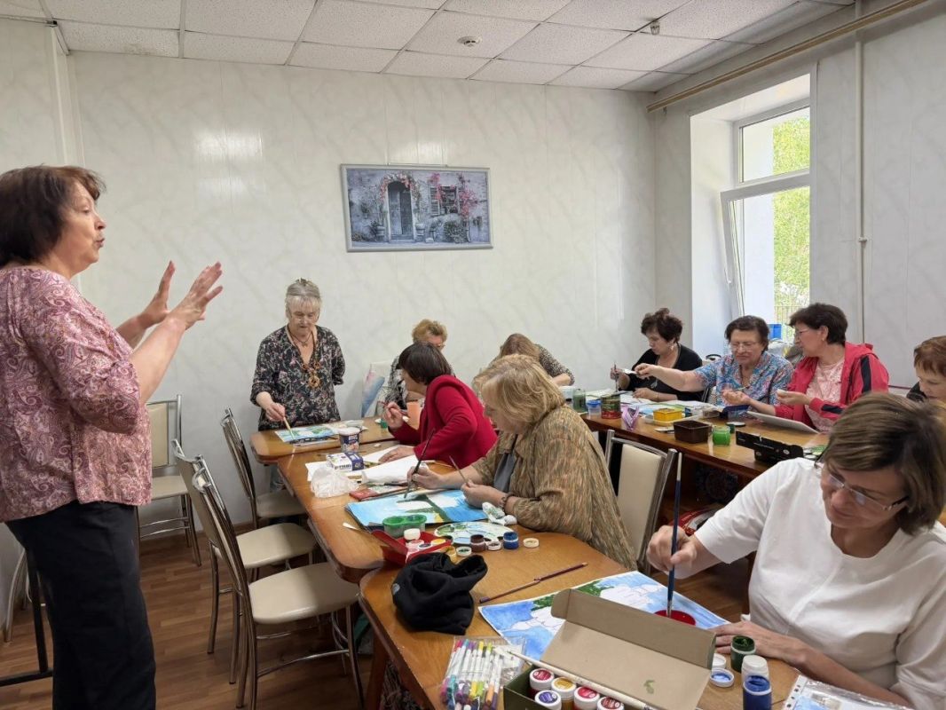 В Пушкино для участников проекта «Активное долголетие» прошёл мастеркласс по живописи В Пушкино для участников проекта «Активное долголетие» прошёл мастеркласс по живописи