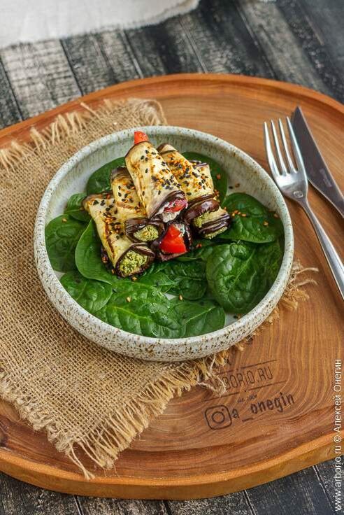 Вкусные рулетики из баклажанов: две потрясающие начинки для идеальной закуски