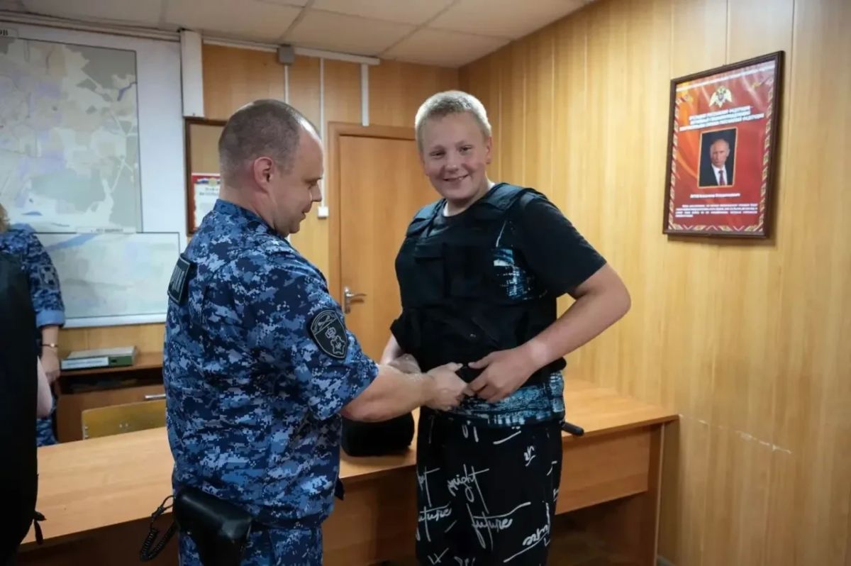 #КаникулыСРосгвардией. Росгвардейцы открыли свои двери для школьников в Подмосковье #КаникулыСРосгвардией. Росгвардейцы открыли свои двери для школьников в Подмосковье