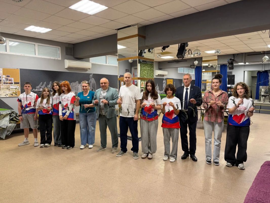 Мастер-класс по плетению антидроновых шторок для участников СВО прошел в Люберцах Мастер-класс по плетению антидроновых шторок для участников СВО прошел в Люберцах