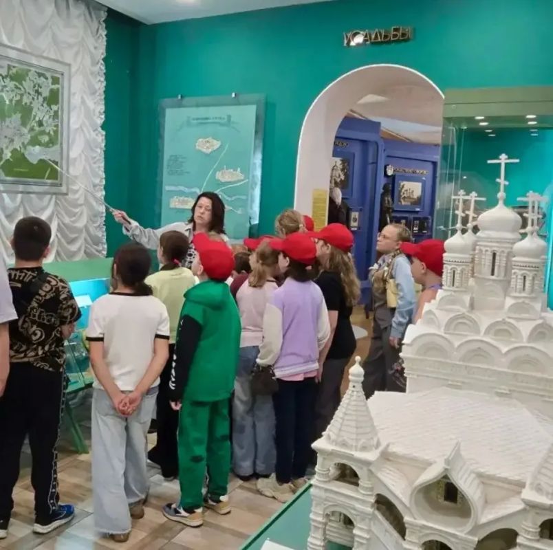 #КаникулыСРосгвардией. Акция «Каникулы с Росгвардией» продолжается в Подмосковье В рамках ведомственной акции «Каникулы с Росгвардией», в этом году посвящённой 10-летию со Дня образования ведомства, сотрудники... #КаникулыСРосгвардией. Акция «Каникулы с Росгвардией» продолжается в Подмосковье В рамках ведомственной акции «Каникулы с Росгвардией», в этом году посвящённой 10-летию со Дня образования ведомства, сотрудники...