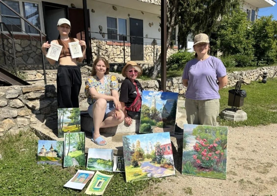 Преподаватели художественного отделения нашей школы побывали не пленэре в Тарусе