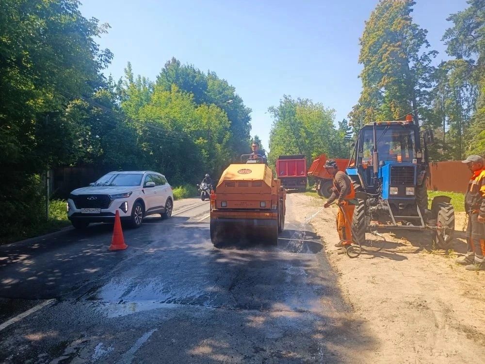 Сегодня, 20 июля, сотрудники предприятия «Автобытдор» проводят ямочный ремонт на дорогах и дворовых территориях по следующим адресам: Сегодня, 20 июля, сотрудники предприятия «Автобытдор» проводят ямочный ремонт на дорогах и дворовых территориях по следующим адресам: