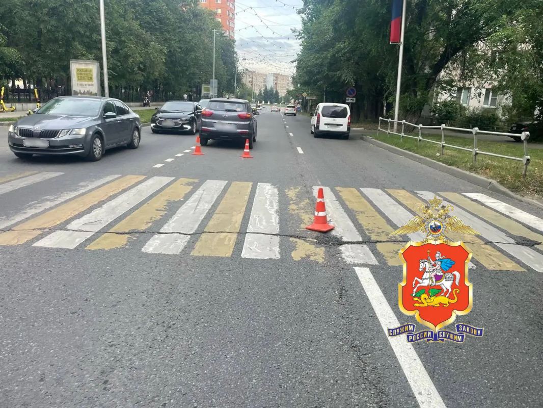Сотрудники подмосковной Госавтоинспекции устанавливают обстоятельства ДТП в г.о. Люберцы, в котором пострадал несовершеннолетний