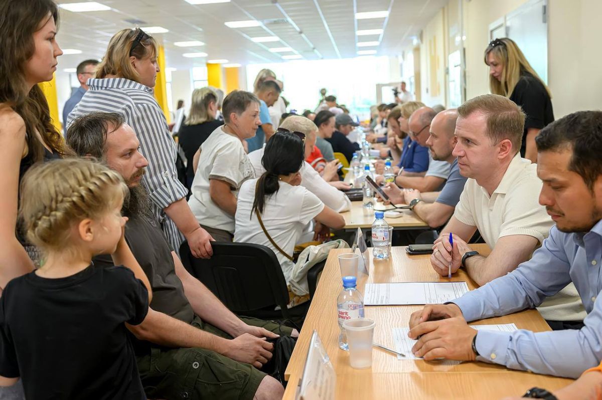 На выездной администрации в Климовске жители получили ответы на ключевые вопросы На выездной администрации в Климовске жители получили ответы на ключевые вопросы