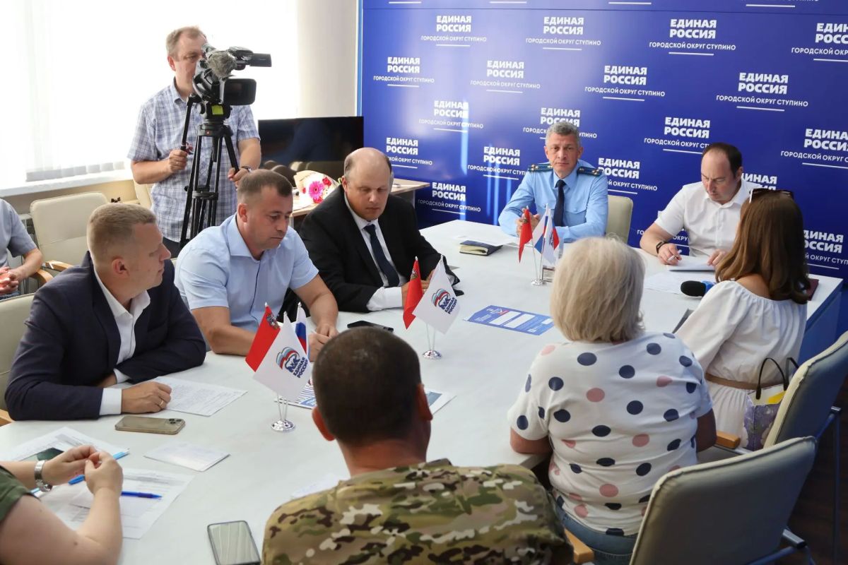 Секретарь местного отделения партии "Единая Россия" Сергей Мужальских провёл личный приём граждан
