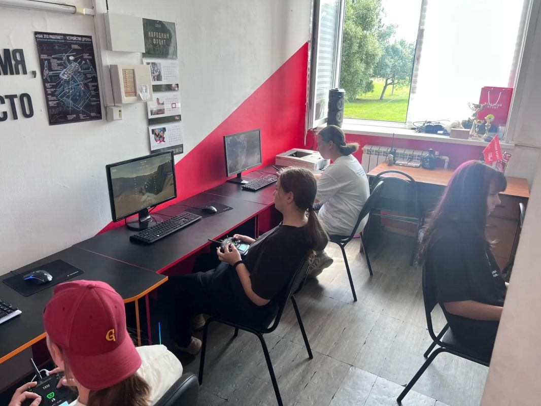В центре «Армеец» прошло практическое занятие по управлению беспилотными летательными аппаратами В центре «Армеец» прошло практическое занятие по управлению беспилотными летательными аппаратами