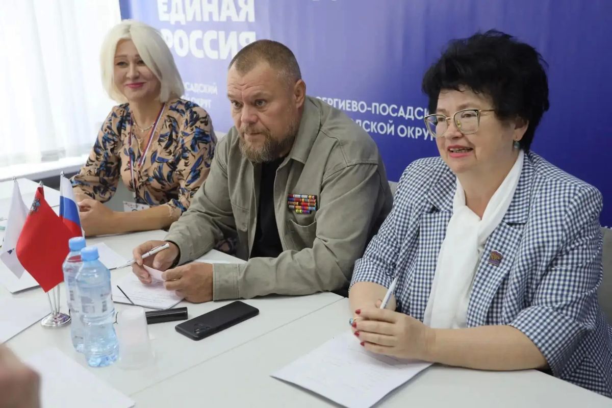 В партию «Единая Россия» вступили новые участники В партию «Единая Россия» вступили новые участники
