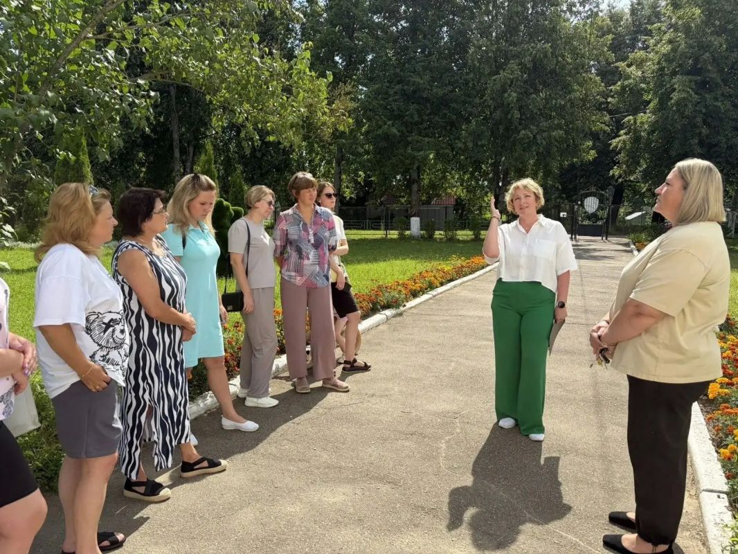 Ремонт кровли детского сада в Смирновке почти завершен Ремонт кровли детского сада в Смирновке почти завершен