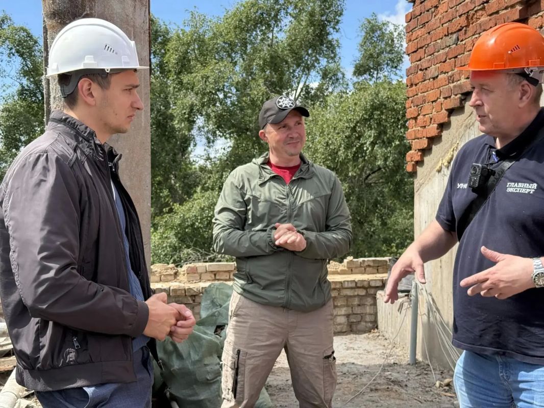Капитальный ремонт крыши на улице Терешковой продолжается в Балашихе Капитальный ремонт крыши на улице Терешковой продолжается в Балашихе