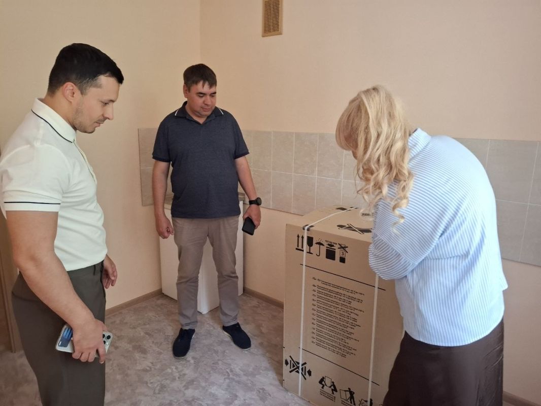 Сегодня вместе с коллегами и депутатом Совета депутатов муниципального округа Чехов Дмитрием Михайловичем Кемельманом провели осмотр квартиры, которая будет предоставлена жителям, состоящим на учёте в качестве нуждающихся в... Сегодня вместе с коллегами и депутатом Совета депутатов муниципального округа Чехов Дмитрием Михайловичем Кемельманом провели осмотр квартиры, которая будет предоставлена жителям, состоящим на учёте в качестве нуждающихся в...