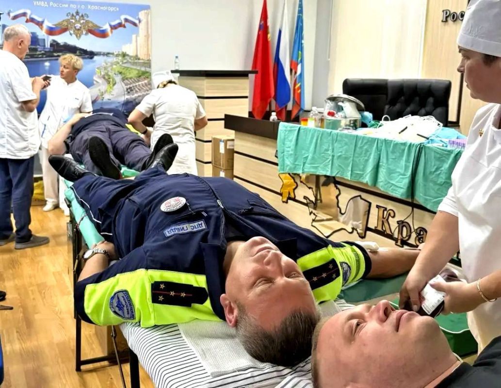 Сотрудники Госавтоинспекции подмосковного Красногорска поучаствовали в благотворительной донорской акции Сотрудники Госавтоинспекции подмосковного Красногорска поучаствовали в благотворительной донорской акции