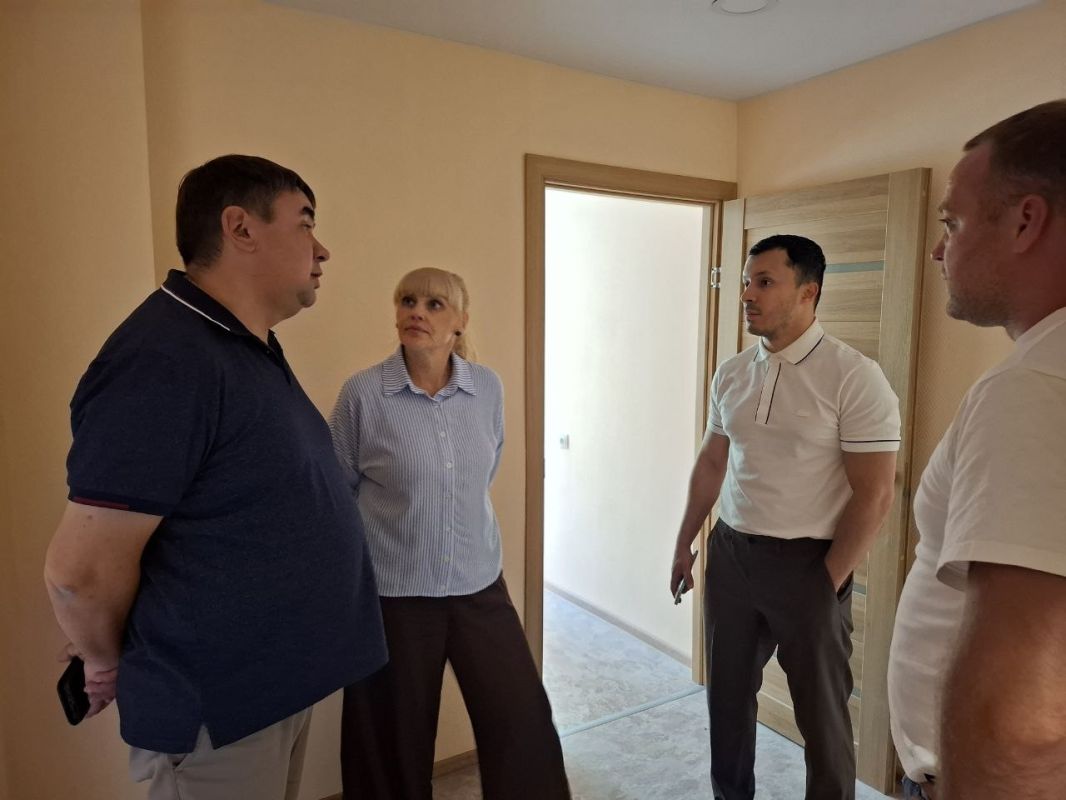 Сегодня вместе с коллегами и депутатом Совета депутатов муниципального округа Чехов Дмитрием Михайловичем Кемельманом провели осмотр квартиры, которая будет предоставлена жителям, состоящим на учёте в качестве нуждающихся в... Сегодня вместе с коллегами и депутатом Совета депутатов муниципального округа Чехов Дмитрием Михайловичем Кемельманом провели осмотр квартиры, которая будет предоставлена жителям, состоящим на учёте в качестве нуждающихся в...