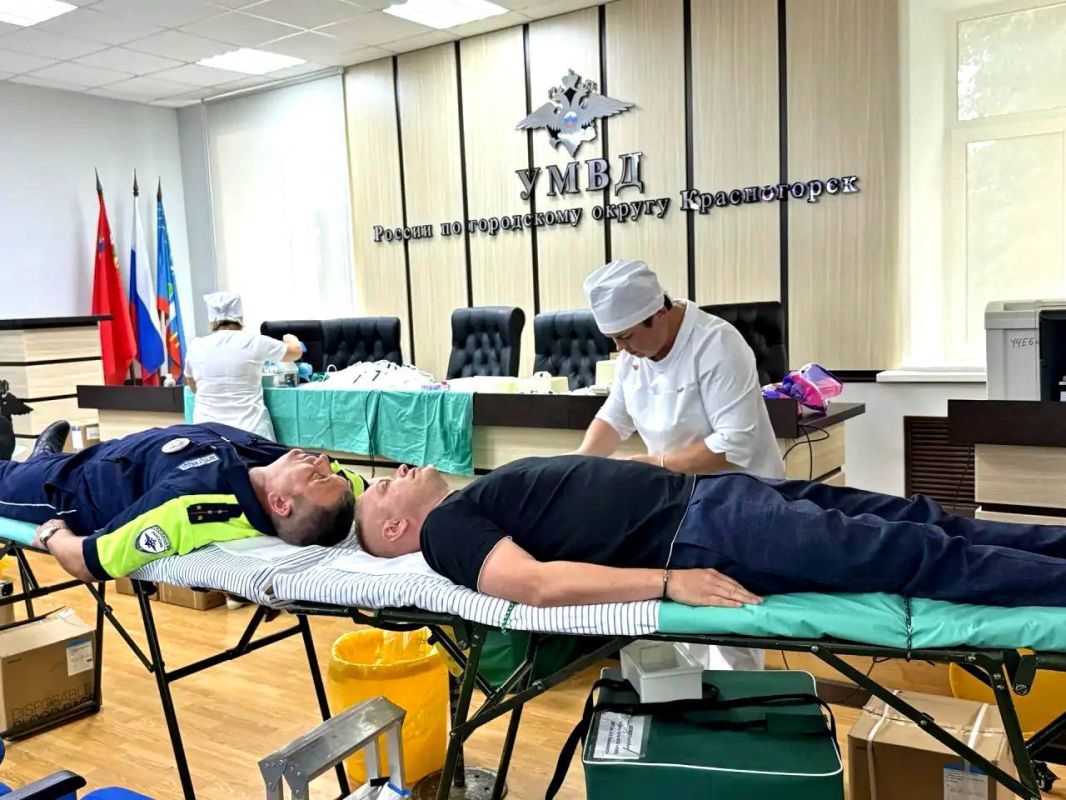 Сотрудники Госавтоинспекции подмосковного Красногорска поучаствовали в благотворительной донорской акции
