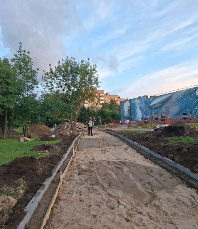 Пешком по городу: в Долгопрудном продолжается благоустройство дорожек Пешком по городу: в Долгопрудном продолжается благоустройство дорожек