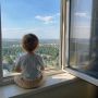 Жара и открытые окна: жителей Долгопрудного призывают к осторожности