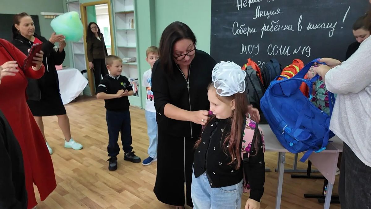 Волонтеры Раменской школы №19 помогли первоклассникам подготовиться к новому учебному году Волонтеры Раменской школы №19 помогли первоклассникам подготовиться к новому учебному году