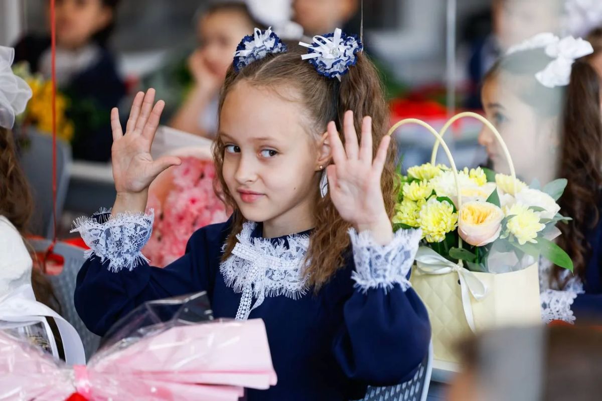 Станислав Каторов: Сегодня, в День знаний, мы открыли одну из самых больших школ в Подмосковье — новое образовательное пространство в ЖК «Первый квартал» на 1675 мест Станислав Каторов: Сегодня, в День знаний, мы открыли одну из самых больших школ в Подмосковье — новое образовательное пространство в ЖК «Первый квартал» на 1675 мест