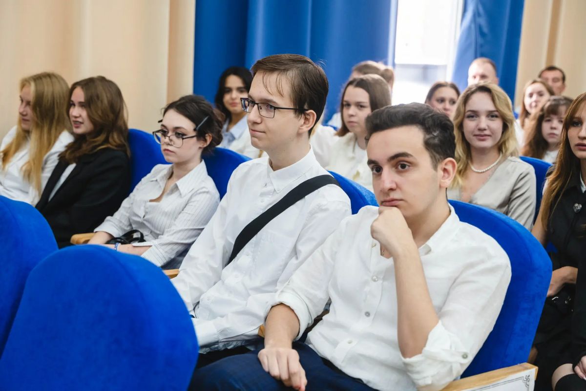 С Днём знаний!. В школах Домодедово прозвенели звонки – начался новый учебный год С Днём знаний!. В школах Домодедово прозвенели звонки – начался новый учебный год
