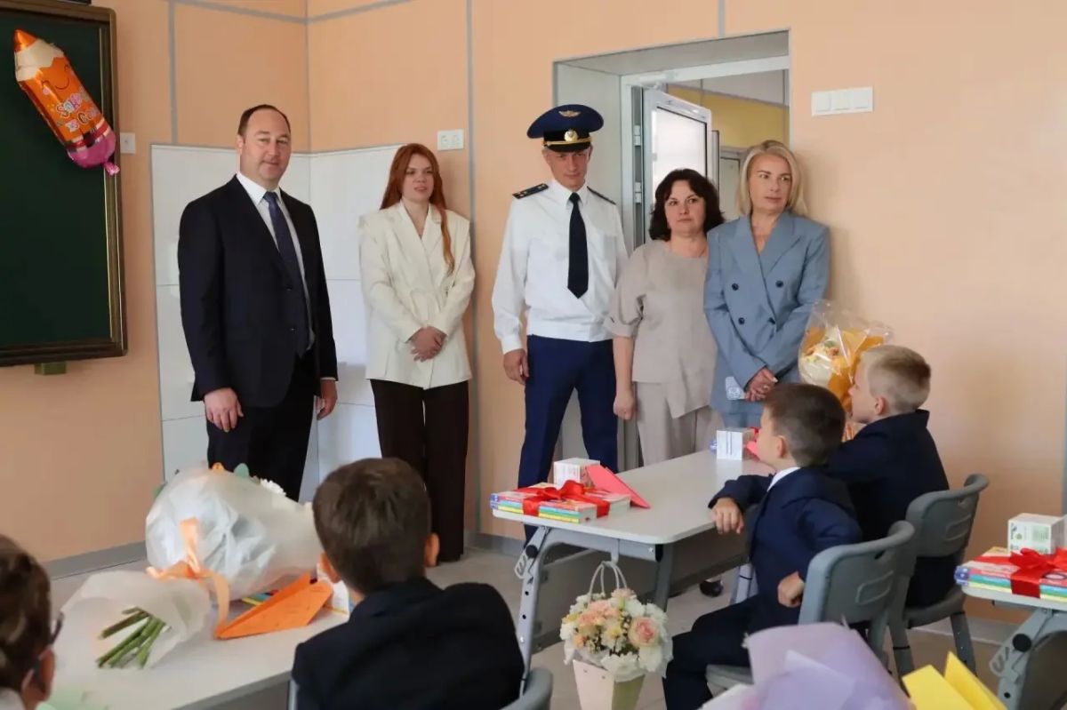 Сергей Мужальских: Сегодня, в День знаний, вместе с учениками, педагогами и родителями открыл двери обновлённый лицей №1 после капитального ремонта Сергей Мужальских: Сегодня, в День знаний, вместе с учениками, педагогами и родителями открыл двери обновлённый лицей №1 после капитального ремонта