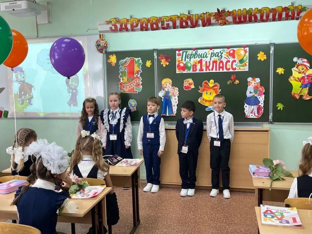 Михаил Собакин: Почти 20 тысяч учеников сегодня сели за парты в муниципальном округе Чехов Михаил Собакин: Почти 20 тысяч учеников сегодня сели за парты в муниципальном округе Чехов