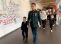 «В День знаний — быть рядом»: ветераны СВО проводили первоклассников в школы Химок