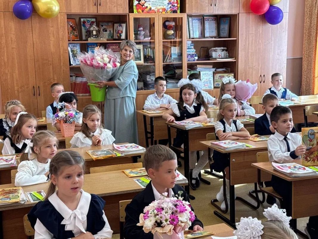 Михаил Собакин: Почти 20 тысяч учеников сегодня сели за парты в муниципальном округе Чехов Михаил Собакин: Почти 20 тысяч учеников сегодня сели за парты в муниципальном округе Чехов