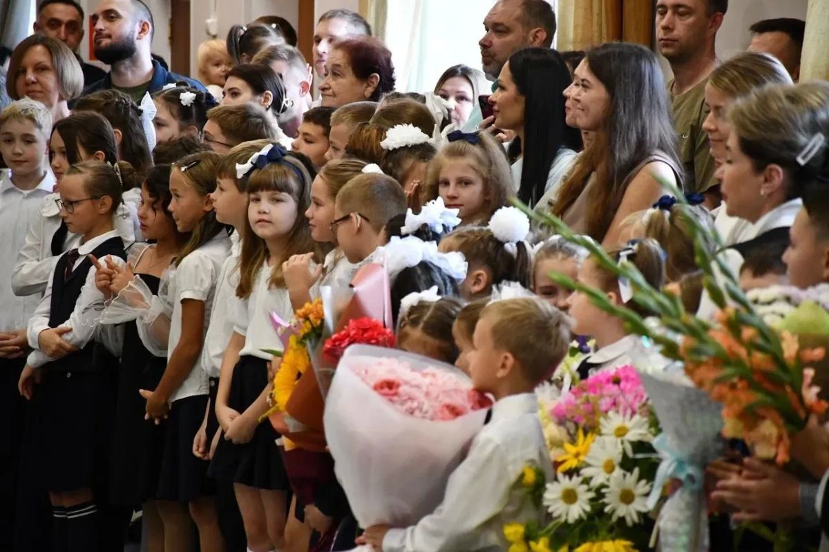 В Жуковском прозвенели первые звонки: более 12 тысяч школьников приступили к занятиям В Жуковском прозвенели первые звонки: более 12 тысяч школьников приступили к занятиям