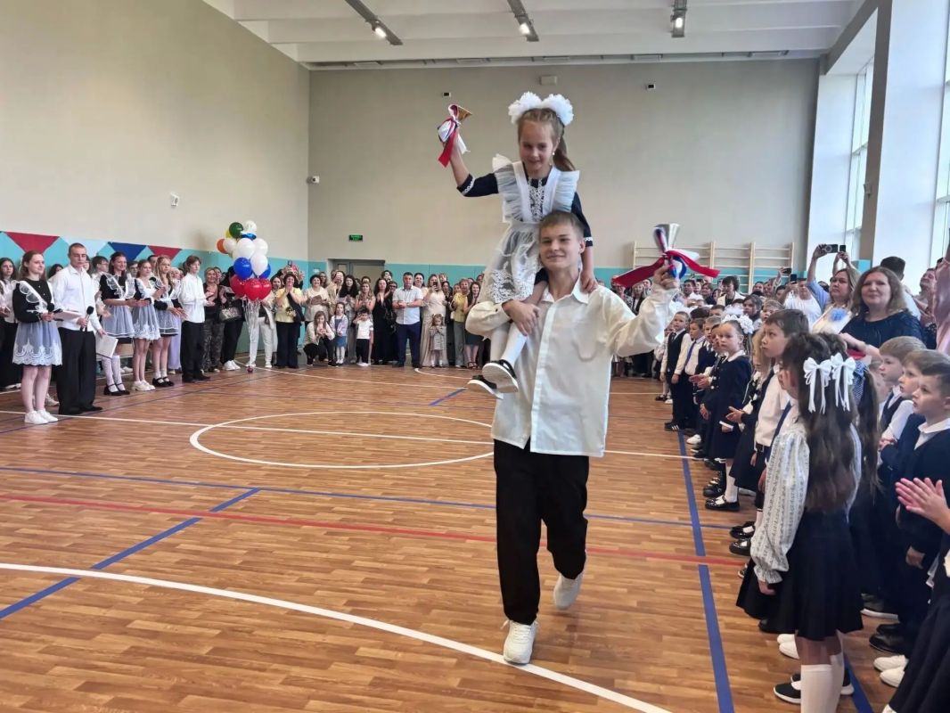 Этот День знаний стал особенным и для первого корпуса Софринского образовательного комплекса - школа открыла свои двери после масштабного капитального ремонта Этот День знаний стал особенным и для первого корпуса Софринского образовательного комплекса - школа открыла свои двери после масштабного капитального ремонта