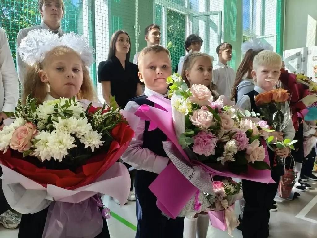 Климовский лицей встретил более 70 первоклассников в День знаний Климовский лицей встретил более 70 первоклассников в День знаний
