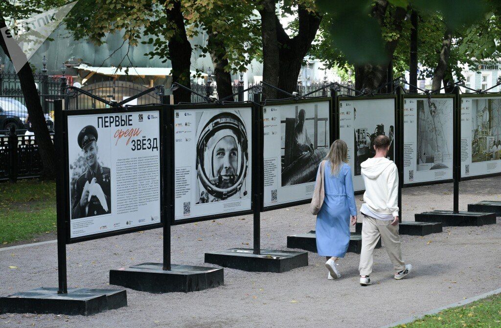 В центре Москвы открылась фотовыставка "Первые среди звезд" В центре Москвы открылась фотовыставка "Первые среди звезд"