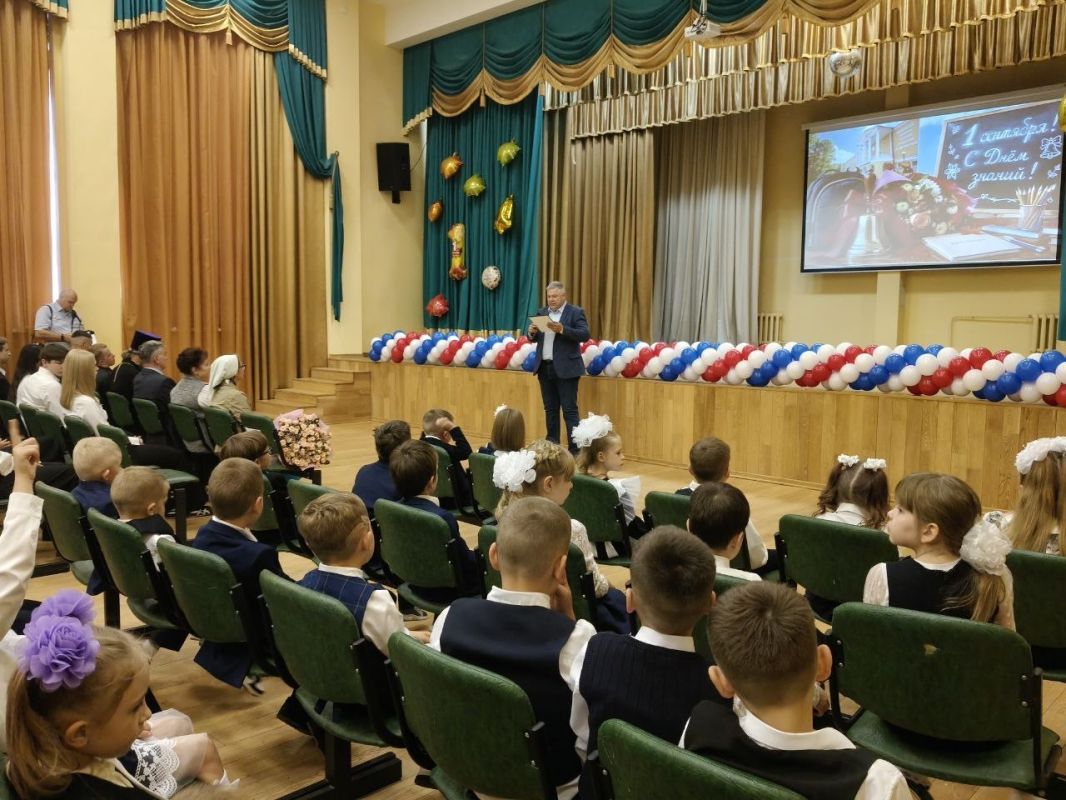 В корпусе «Дубровицкий» школы имени Героя России А. Г. Монетова прозвучал первый звонок В корпусе «Дубровицкий» школы имени Героя России А. Г. Монетова прозвучал первый звонок