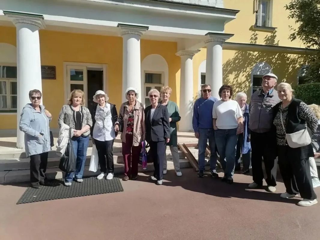 Долголеты Люберец посетили музей - заповедник «Горки Ленинские» Долголеты Люберец посетили музей - заповедник «Горки Ленинские»