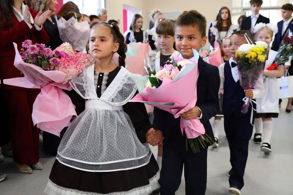 Алексей Малкин: В День знаний школа «Наши традиции» в Хорлово распахнула свои двери после капитального ремонта по народной программе «Единой России» Алексей Малкин: В День знаний школа «Наши традиции» в Хорлово распахнула свои двери после капитального ремонта по народной программе «Единой России»