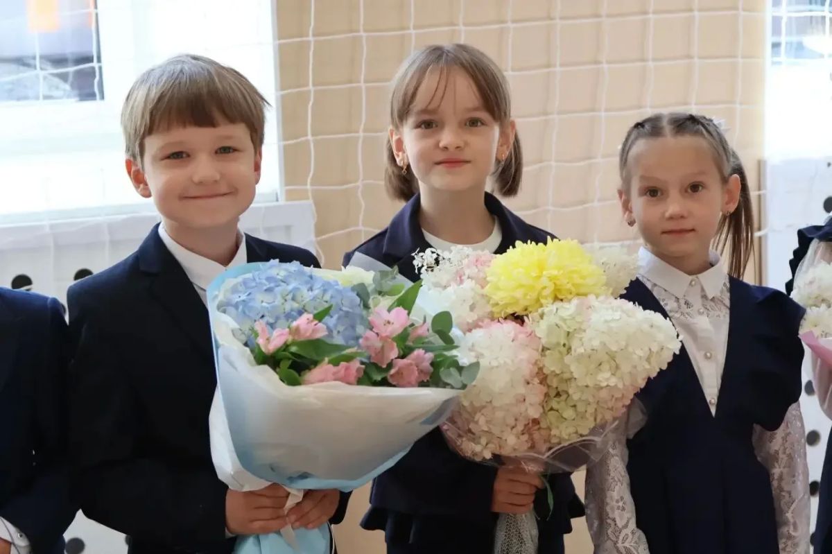 Сергей Мужальских: Сегодня, в День знаний, вместе с учениками, педагогами и родителями открыл двери обновлённый лицей №1 после капитального ремонта Сергей Мужальских: Сегодня, в День знаний, вместе с учениками, педагогами и родителями открыл двери обновлённый лицей №1 после капитального ремонта