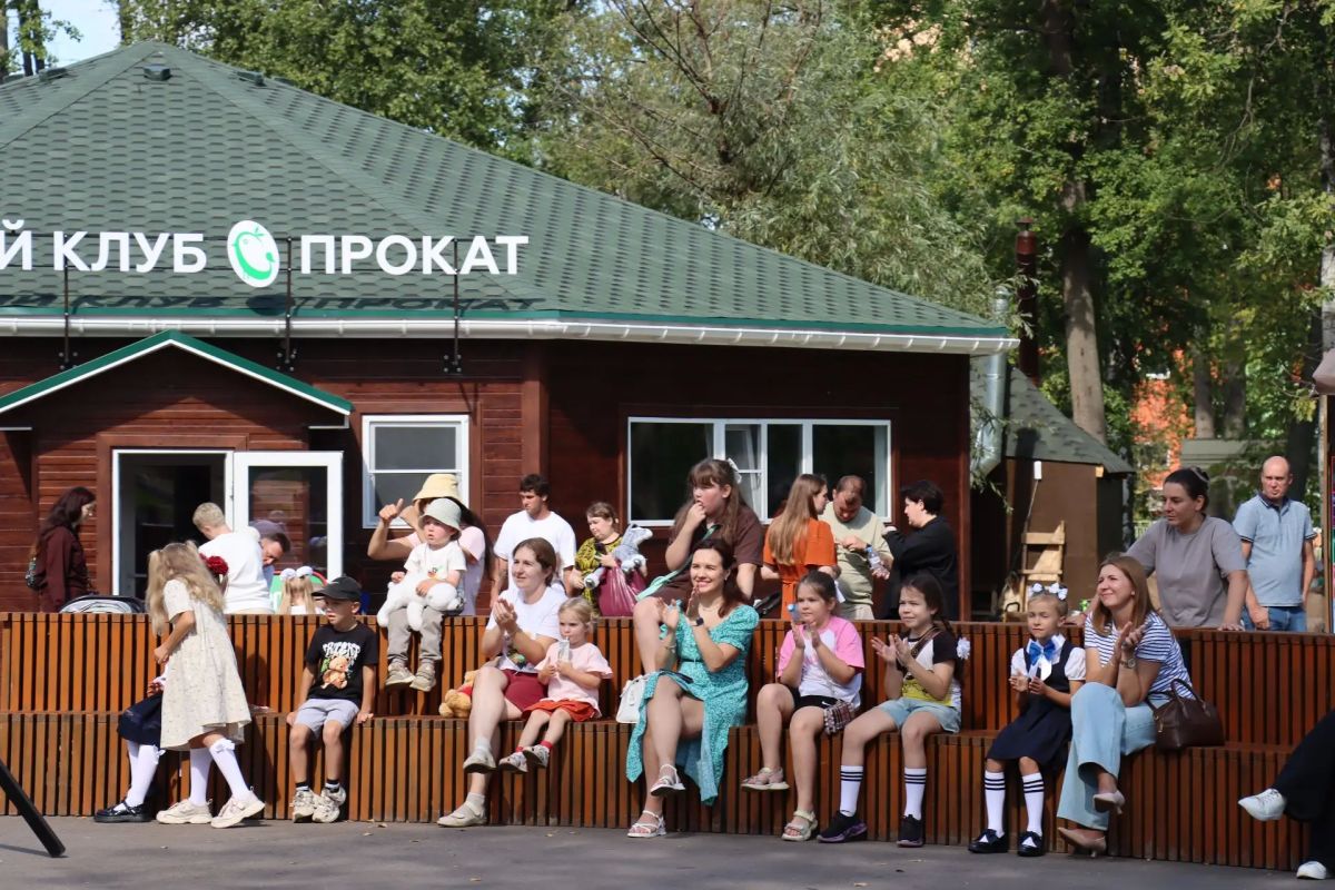 В парке имени Н. Островского отметили День знаний семейным праздником В парке имени Н. Островского отметили День знаний семейным праздником