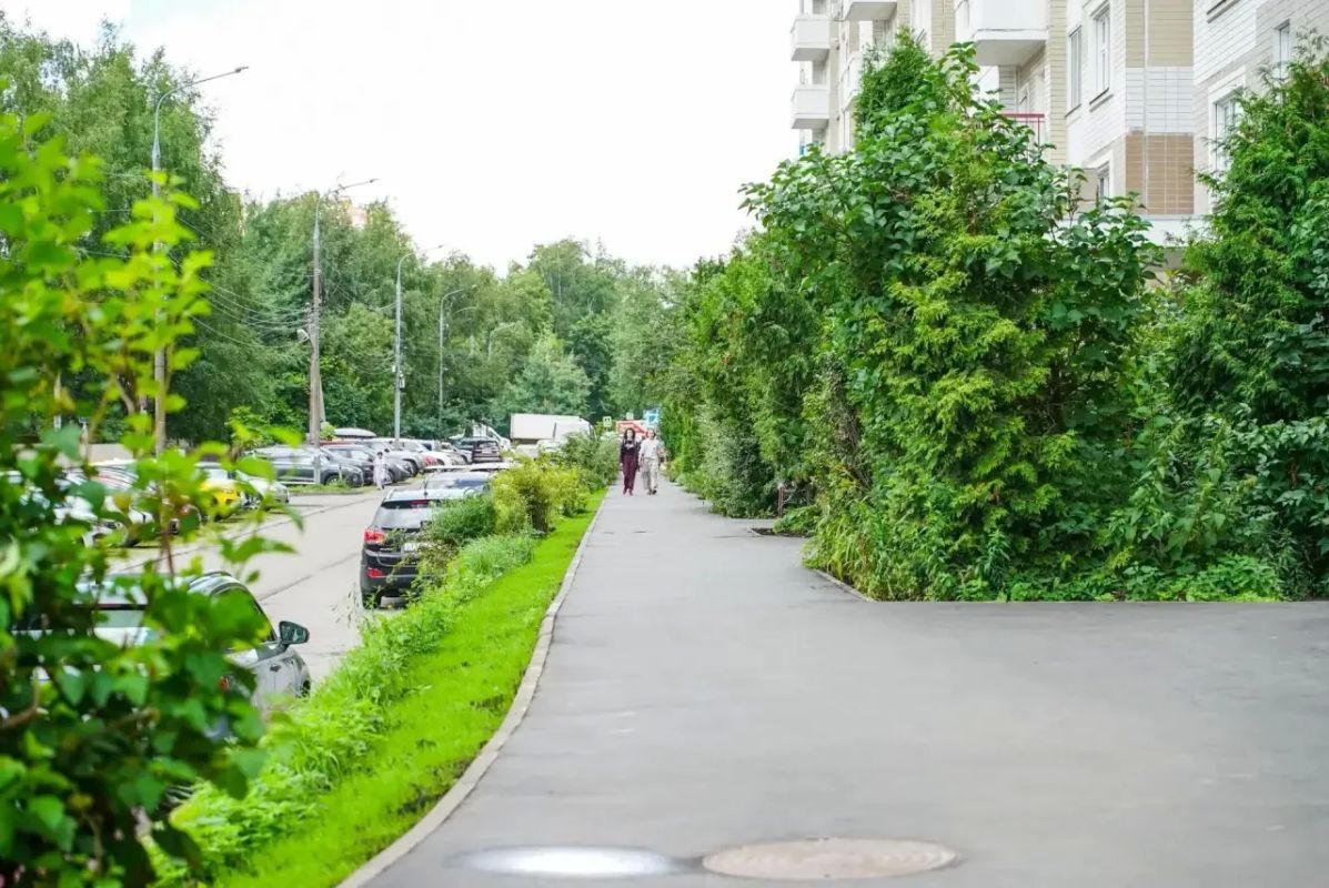 Обновляем дворы в Химках. В этом году в программу комплексного благоустройства вошли 13 дворовых территорий Обновляем дворы в Химках. В этом году в программу комплексного благоустройства вошли 13 дворовых территорий