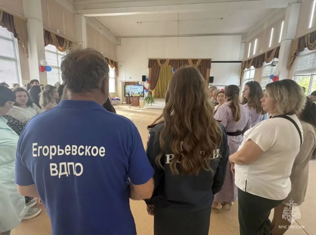 Сотрудники МЧС России обеспечили безопасность Дня знаний в Егорьевске Сотрудники МЧС России обеспечили безопасность Дня знаний в Егорьевске