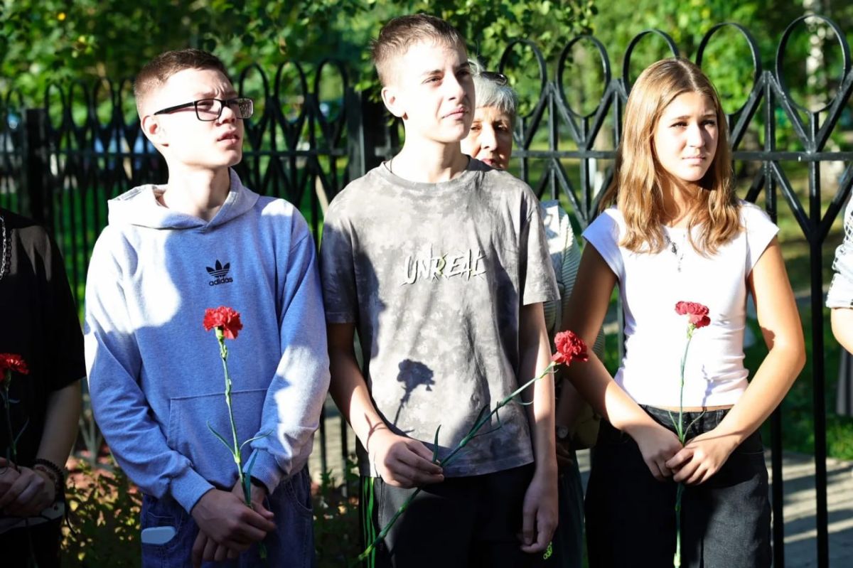 Память о выдающемся педагоге: в Мытищах увековечили имя бывшего руководителя детской художественной школы Память о выдающемся педагоге: в Мытищах увековечили имя бывшего руководителя детской художественной школы