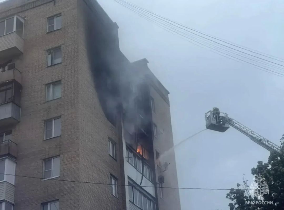 Огнеборцы локализовали пожар в жилом доме а Лобне Огнеборцы локализовали пожар в жилом доме а Лобне